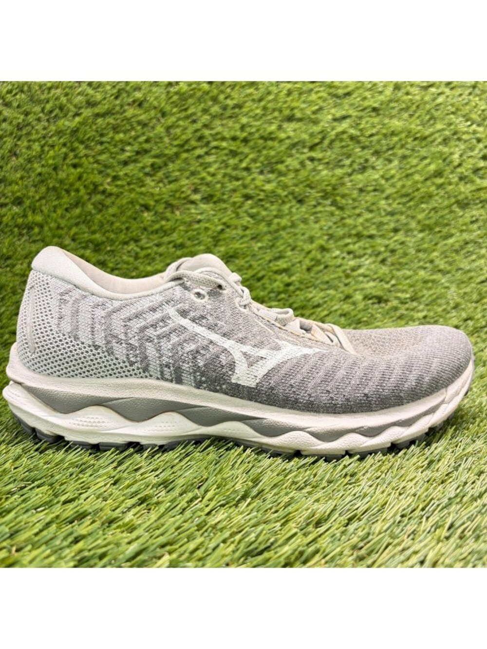 Mizuno Wave Sky 2 Womens Size 8 Glacier Gray Athletic Running Shoes Sneakers